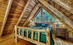 Log Cabin W/ King Bed, Covered Parking And Arcade!
